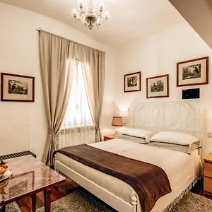 Cancello Apartment Rome